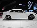 Berlina Chrysler 300 SRT8 di colore bianco